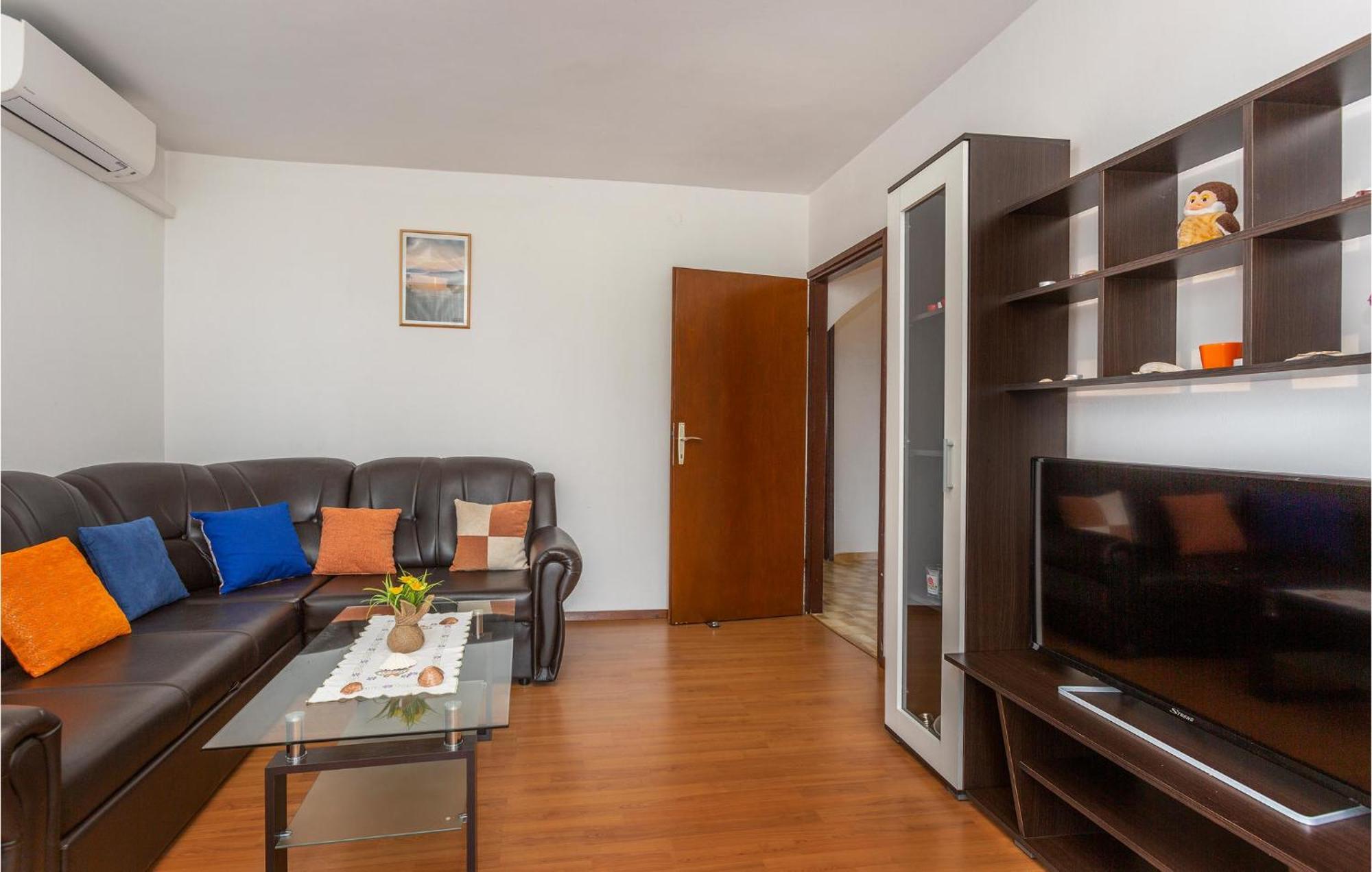 Gorgeous Apartment In Pinezici With Kitchen Esterno foto